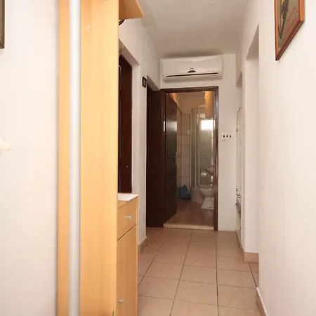 Апартаменти With A Parking Space Hvar - 8810 *