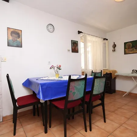 Апартаменти With A Parking Space Hvar - 8810 *