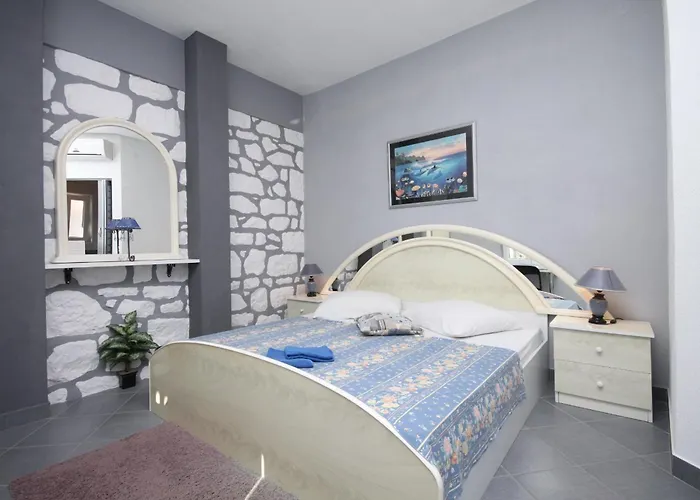 Apartment With A Parking Space Hvar - 8810