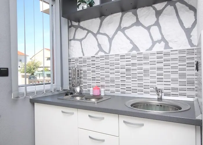 With A Parking Space Hvar - 8810 * フヴァル