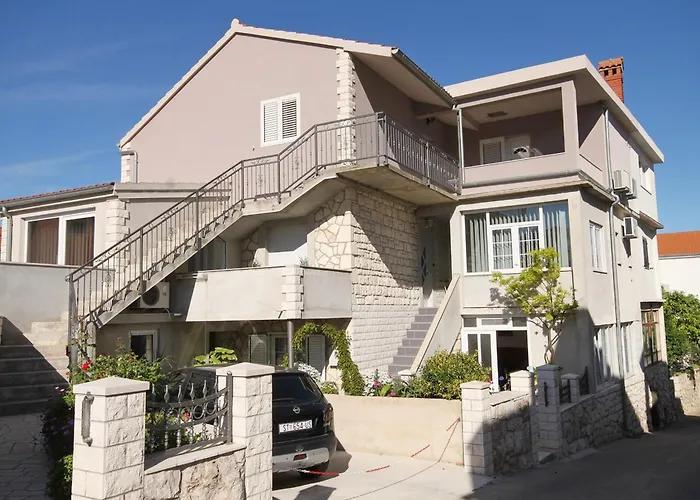 With A Parking Space Hvar - 8810 * フヴァル